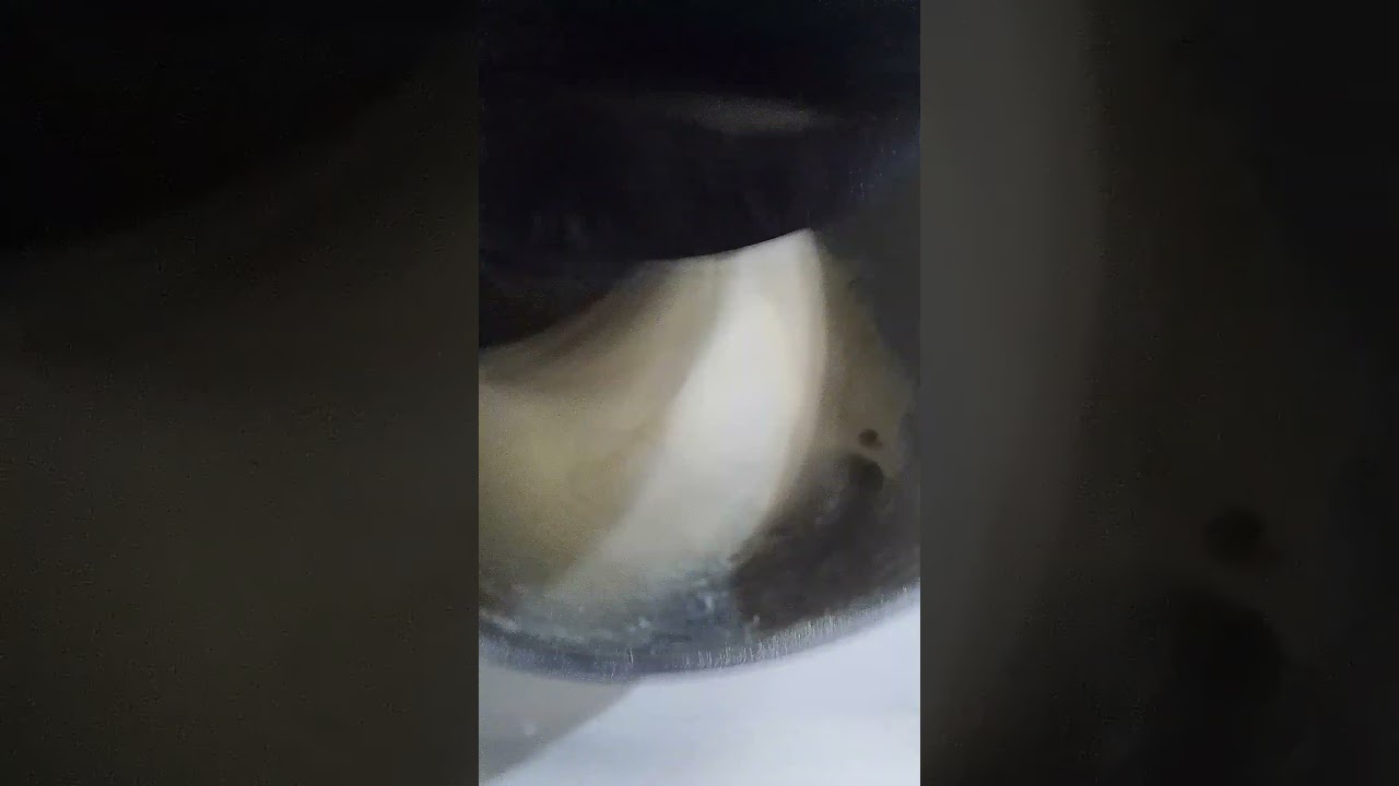 Massa de panetone chegando ao ponto de v&eacute;u
