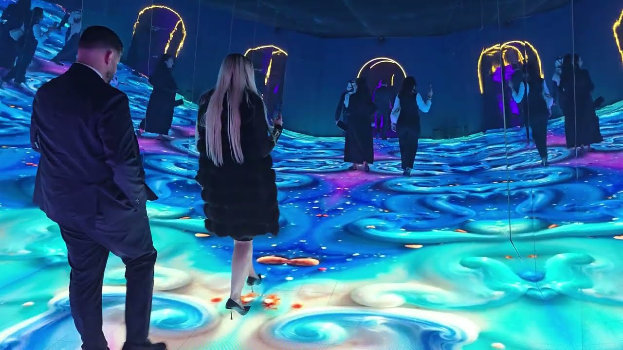 An #immersive visual journey designed for #QFC in #Qatar ✨ A 60-meter #kaleidoscope infinity #tunnel