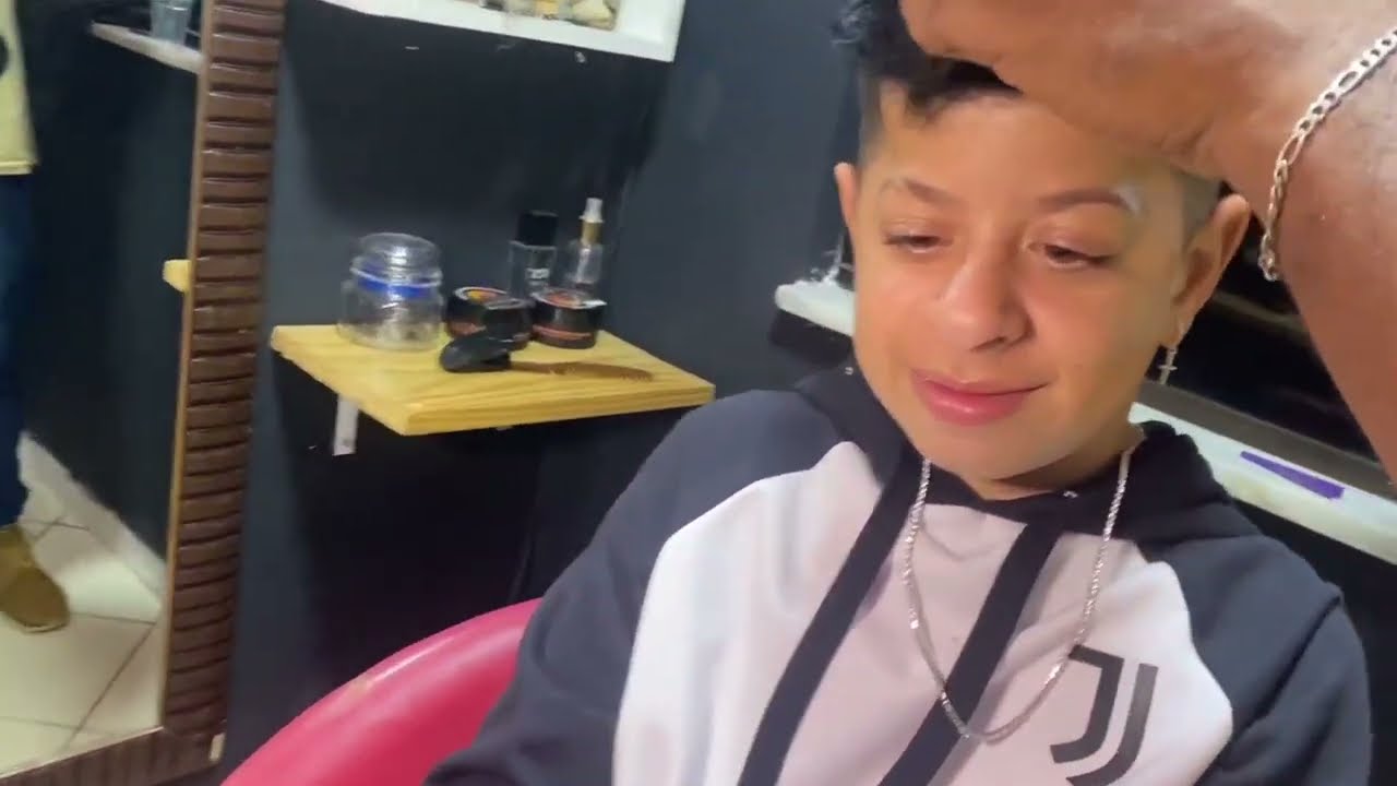 LUQUINHAS ANÃO RESOLVE COLOCAR DREAD NO SEU CABELO, VEJAM COMO FICOU ! PARTE 1