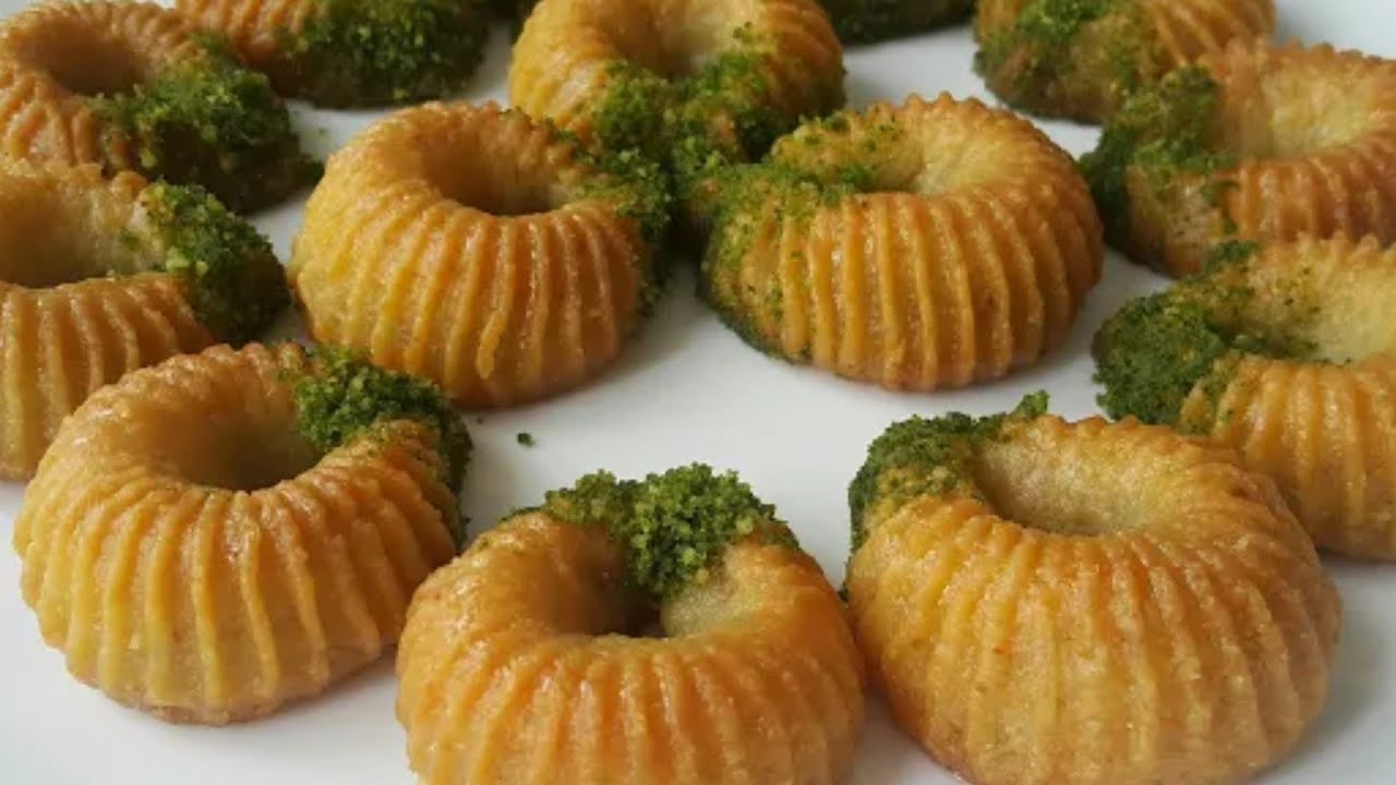لو عندك نص كوباية سميد هتعملي اسهل واسرع حلوي تركية معسلة بدون قلي هشة ودايبة حلاوتها ما تتوصفش