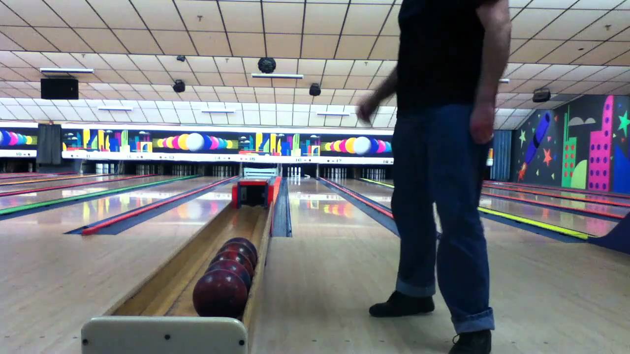 Bowling at the Woburn Bowladrome [4/7]