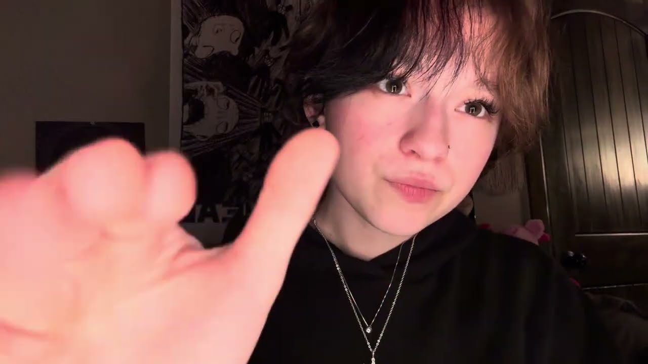 LOFI ASMR, Eating a cookie and trying to make asmr (!EATING SOUNDS!, mouth sounds, tapping, layered)