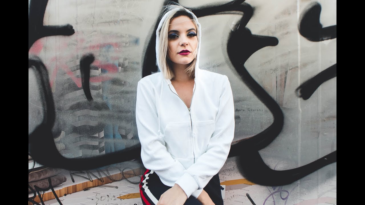 Mami LaQuinn - Escondidos