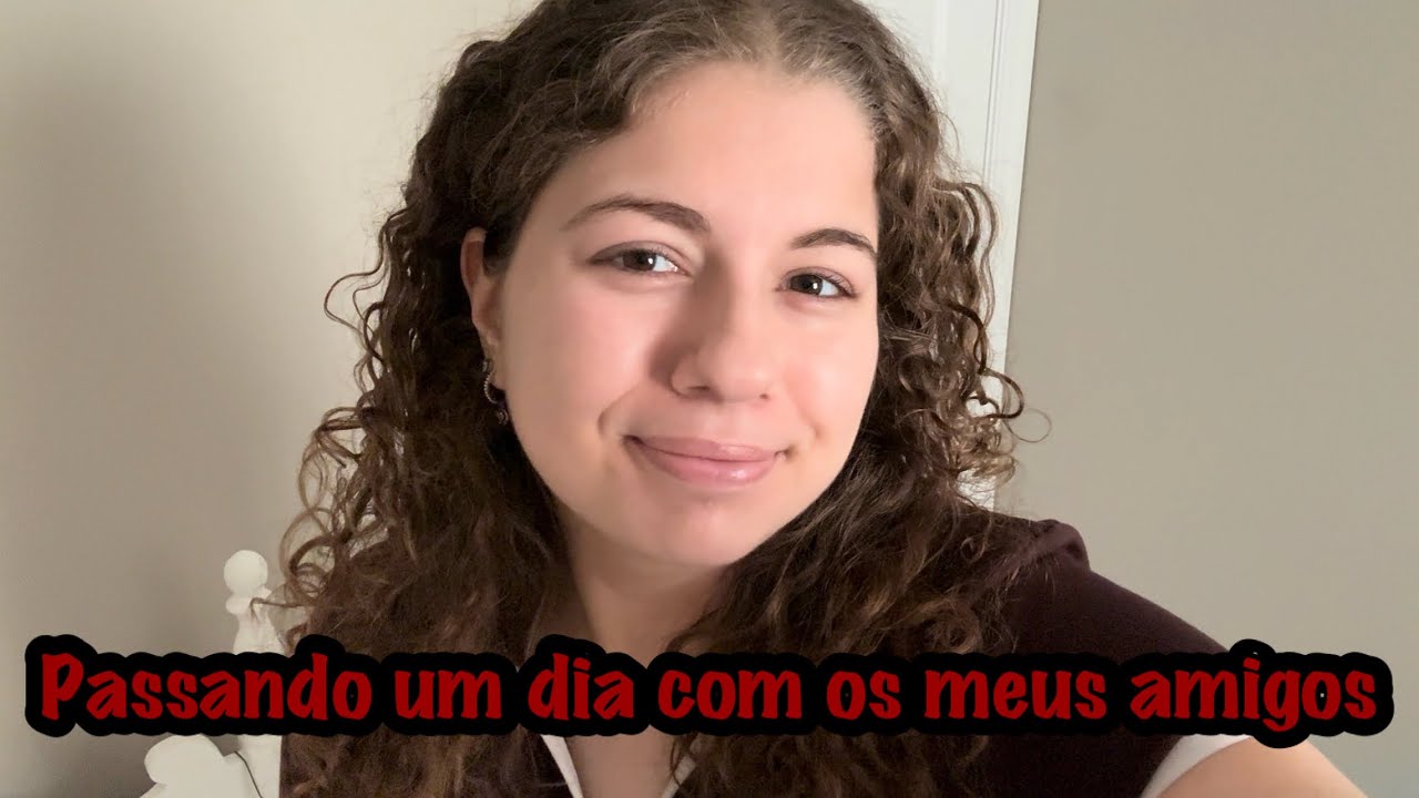 Fui em uma cafeteria e no brechó com os meus amigos 