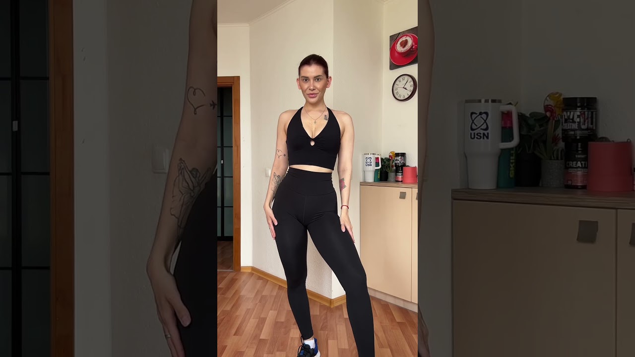 Конечно я выберу красивый костюм, который подчеркивает фигуру #993730650 #193149611