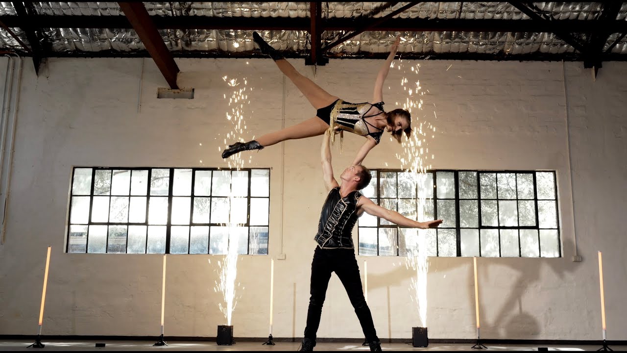 Acrobatic Juggling Duo Cameo Rascale ~ Joker & The Thief - Wolfmother