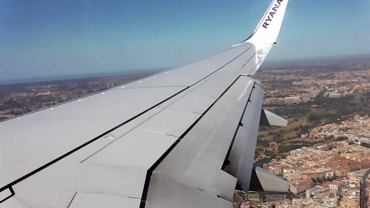 Ryanair flight FR3002 to Rome Ciampino approach & landing