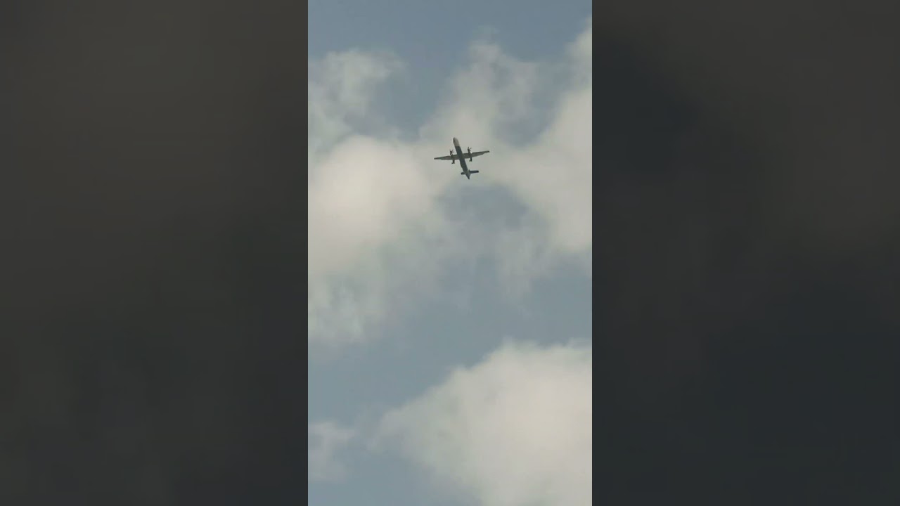 самолёт De Havilland Canada Bombardier DHS-8-Q400 авиакомпании АВРОРА в Южно-Сахалинске 14.10.22
