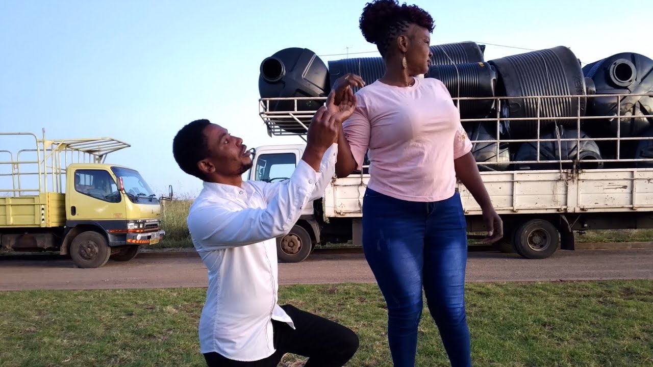 Nakutaka wewe niruhusu nikupe mapenzi moto Moto 
