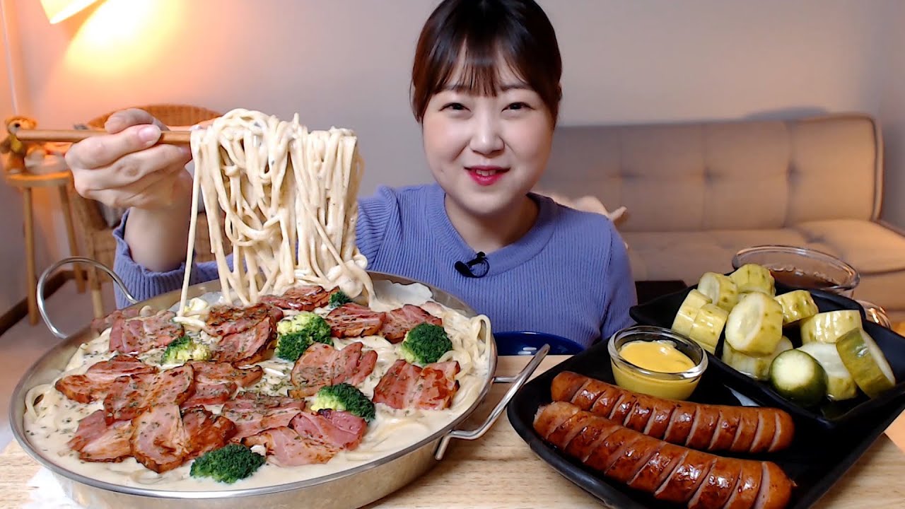 베이컨 듬뿍 트러플 크림파스타 소세지 피클 먹방 Bacon Truffle Cream Pasta and Sausages Mukbang Eatingsound