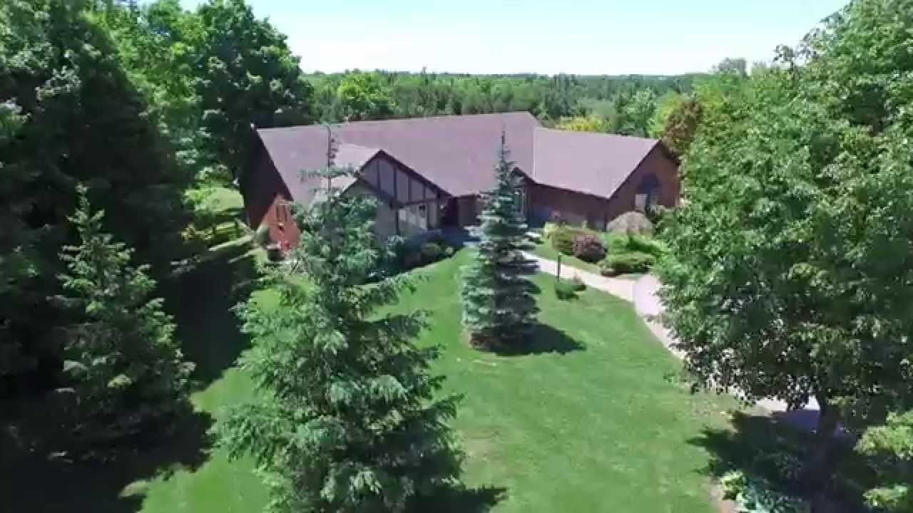 2+1 Bedroom Bungalow on 2 Acres For Sale - Mono, Ontario  | Mary & Kaitlan Klein