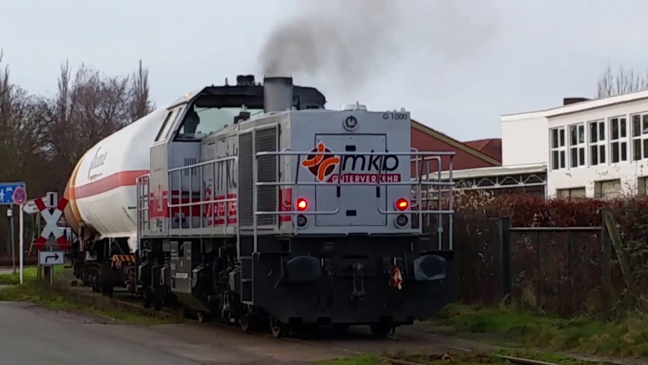 Die V21 der Mindener Kreisbahn an der Hansastraße in Minden
