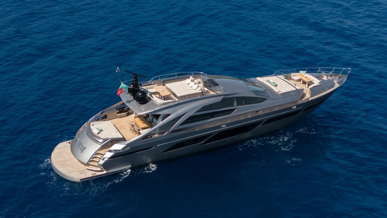 Inside a Futuristic Modern Yacht
