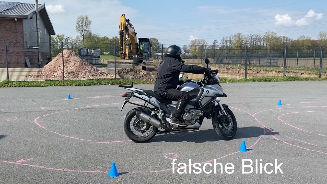 Parkplatz Training 3  BMW R1250GS Honda