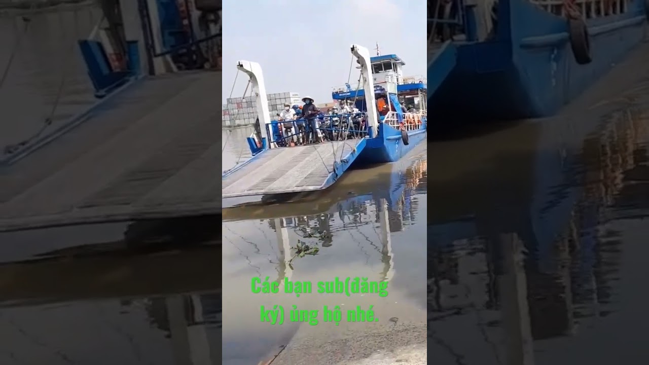 Ph&agrave; qua s&ocirc;ng S&agrave;i G&ograve;n cập bến.