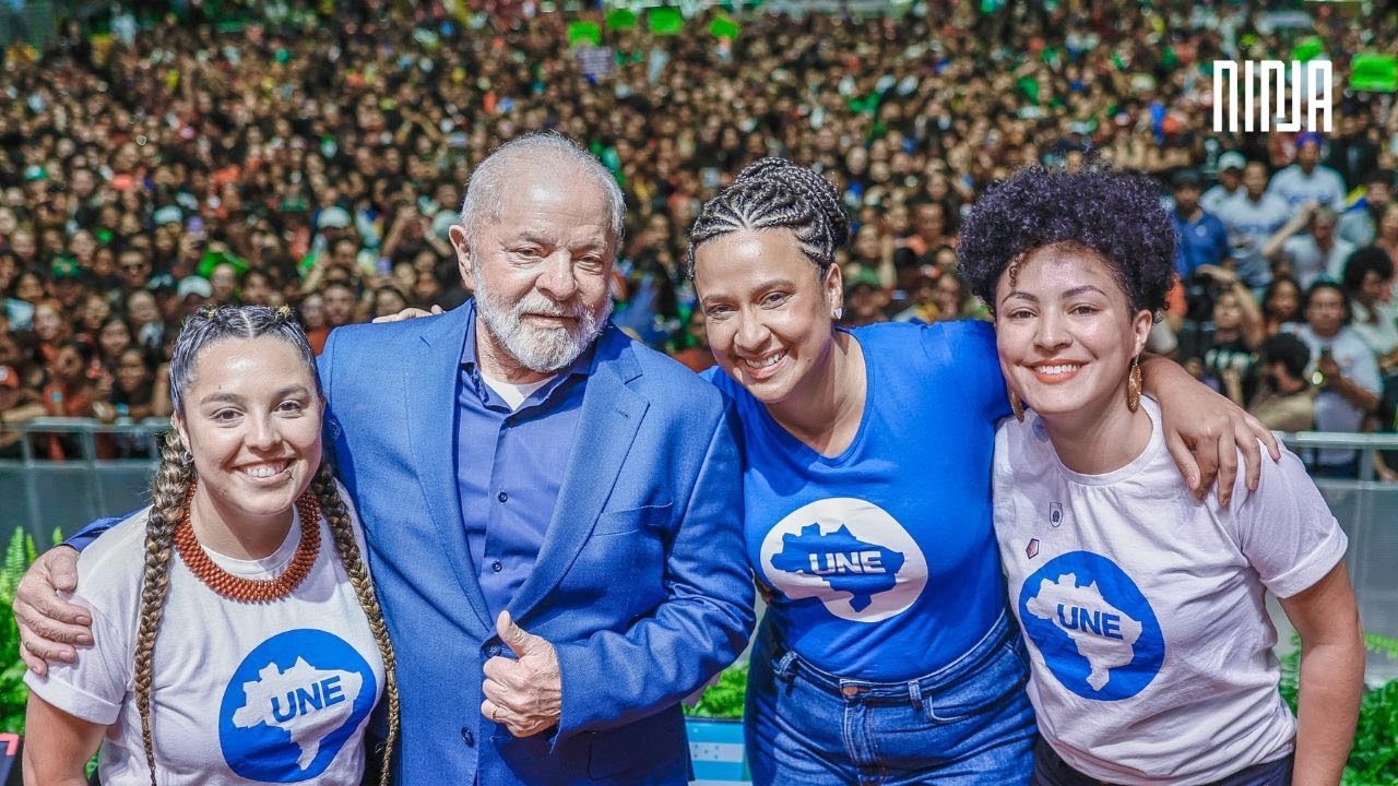 🌟 Virada hist&oacute;rica na Pol&iacute;tica: Discurso de Lula na UNE aplaudido de p&eacute; por multid&atilde;o eletrizada! 🌟