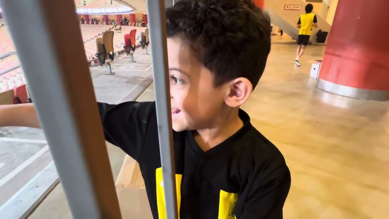 عمر في ملعب الجوهرة 