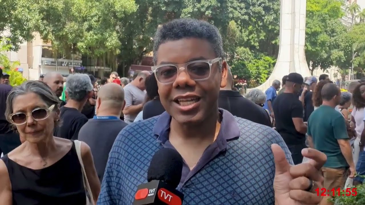 Professores vão às ruas e acusam governo de 'calote' salarial no Rio