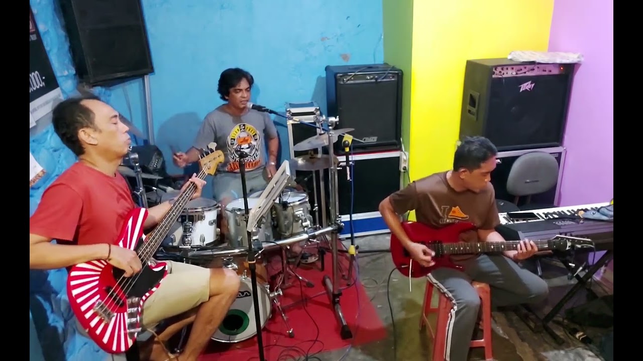 KEHIDUPAN  by God Bless. (cover) Ardipura band.