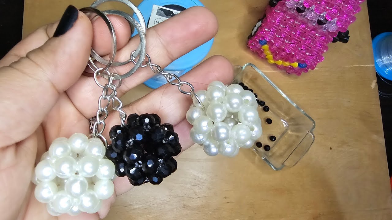 ازاى تستخدمى بواقى الخرز فى ميدالية سهلة فى خمس دقايق،how to make beaded ball,افكار من الخرز الباقى