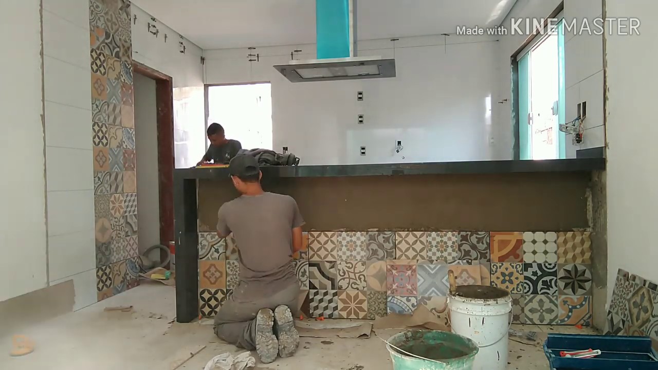 Cozinha americana.Revestindo balcão de cozinha americana passo a passo