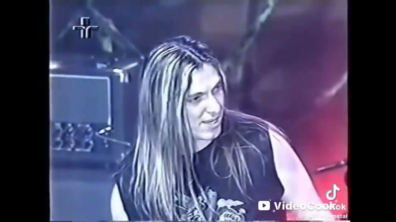 Edu Falaschi no auge cantando Millenium Sun
