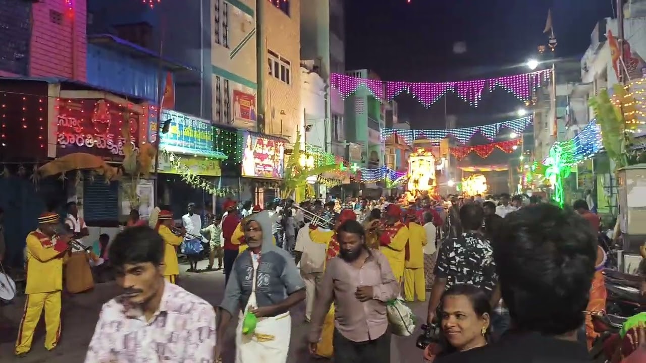శ్రీకాళహస్తి శివయ్య పెళ్ళికొడుకు రూపంలో గజ వాహనంలో పయనం కల్యాణనికి...