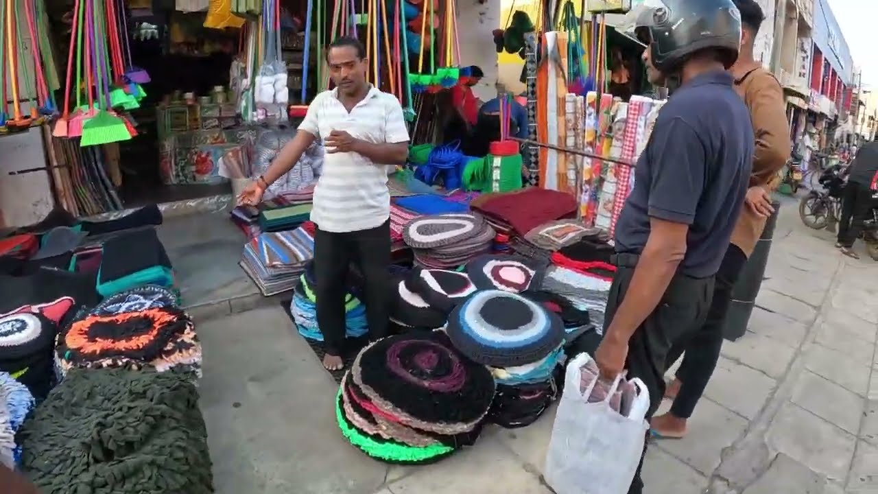 Walking in the streets of Vavuniya - Bazzar Street