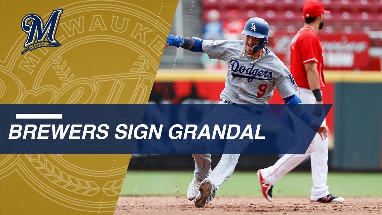 Yasmani Grandal signs with Brewers