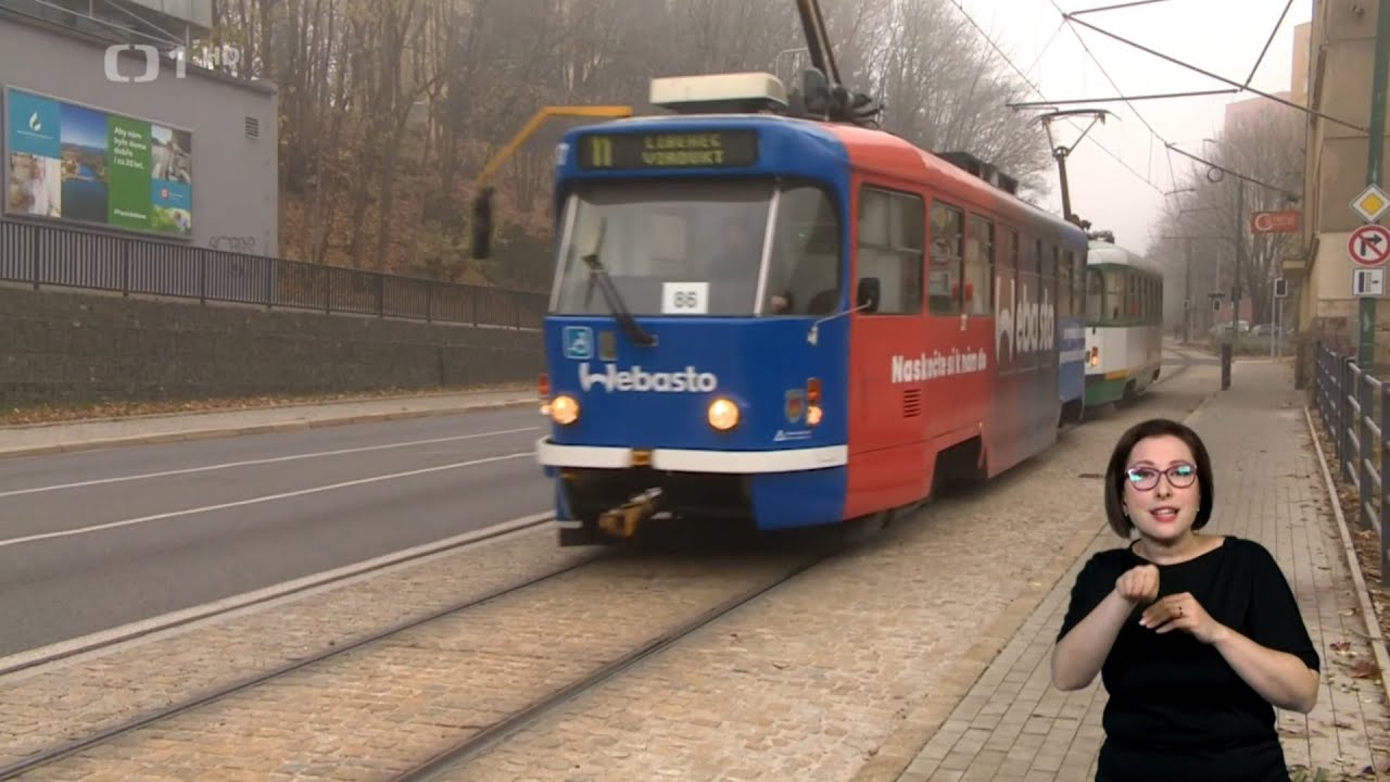 Tramvaj a zelená na semaforu v Jablonci nad Nisou