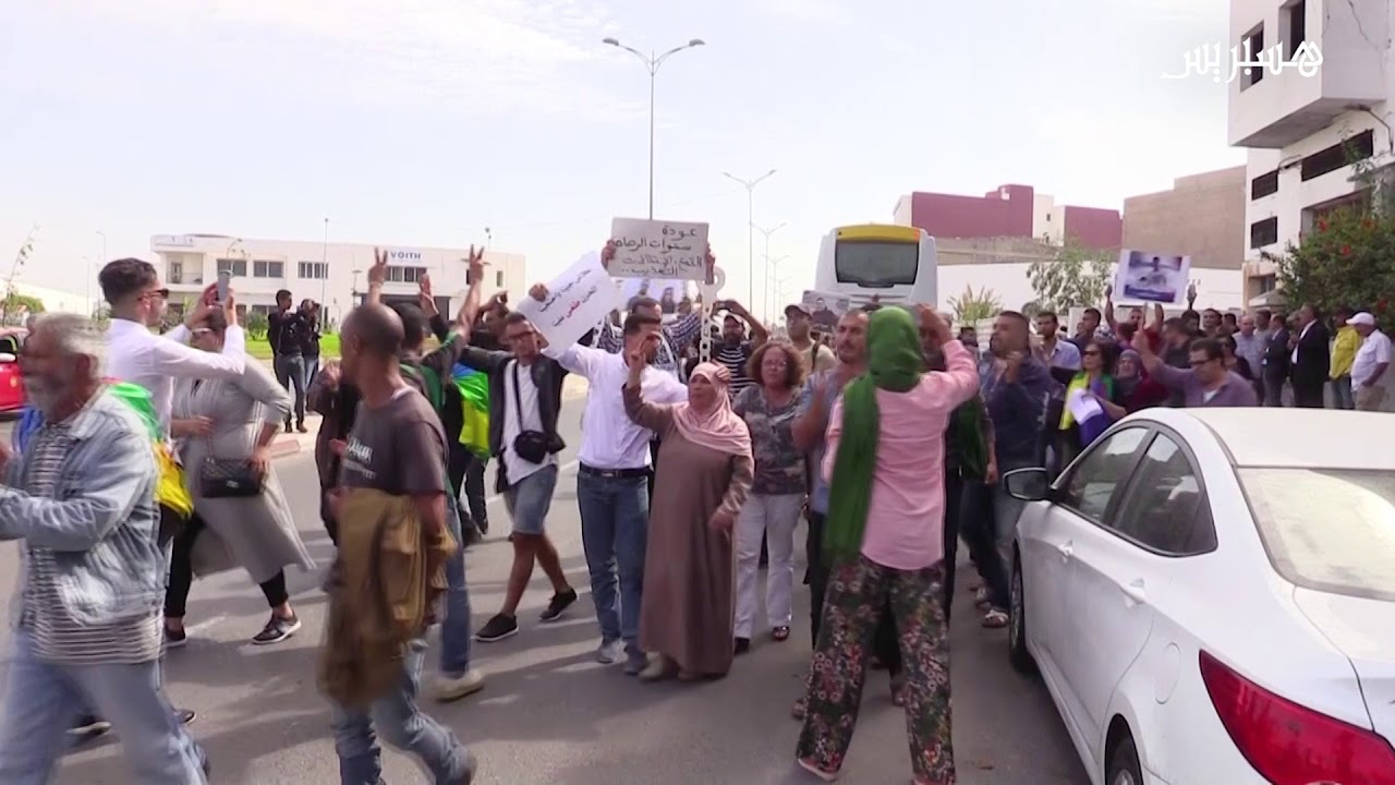 بهذه الطريقة احتجت عوائل معتقلي الريف أمام سجن عكاشة