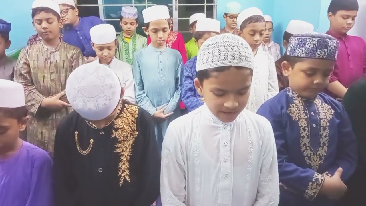 Zumaah Mubarak 😍💕          প্র্যাকটিকালি নামাজ শিক্ষা 😍Prayer practice going on...