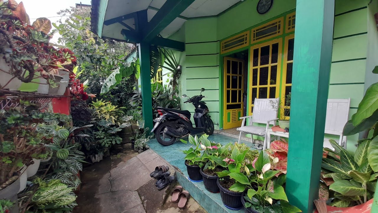 RUMAH ASRI PENSIUNAN TENTARA DI PENUHI TANHIAS RIMBUN MUMBYUK² ADA KOLAM IKAN COCOK BUAT NGOPI ☕️