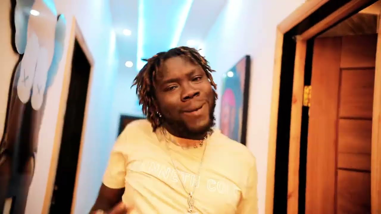 Showbezzy(Showboy) - Yaa Maame Ft  Ofori Amponsah  (visualizer)