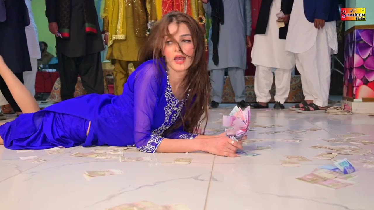 Lazy Lamhe - Full Song  | Sania Chaudhary | Dance Performance 2024