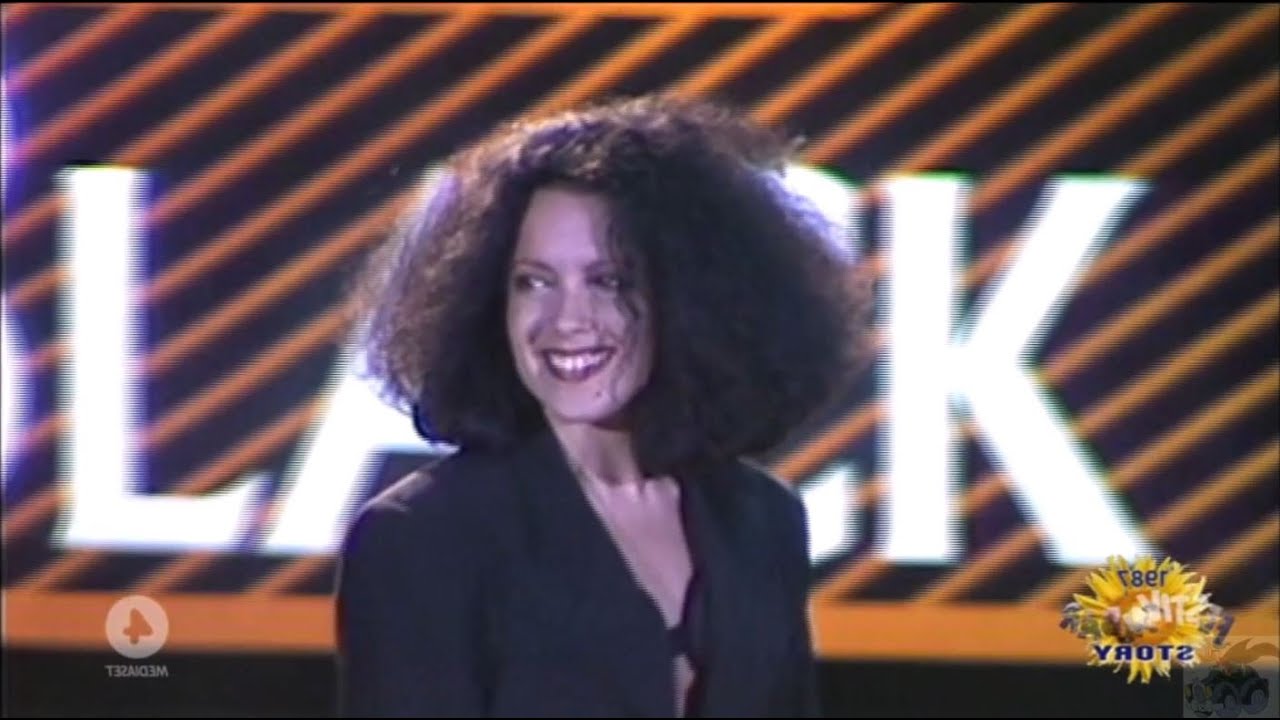Matia Bazar con Antonella Ruggiero - Mi manchi ancora - Siena, Piazza del Campo, estate 1987.