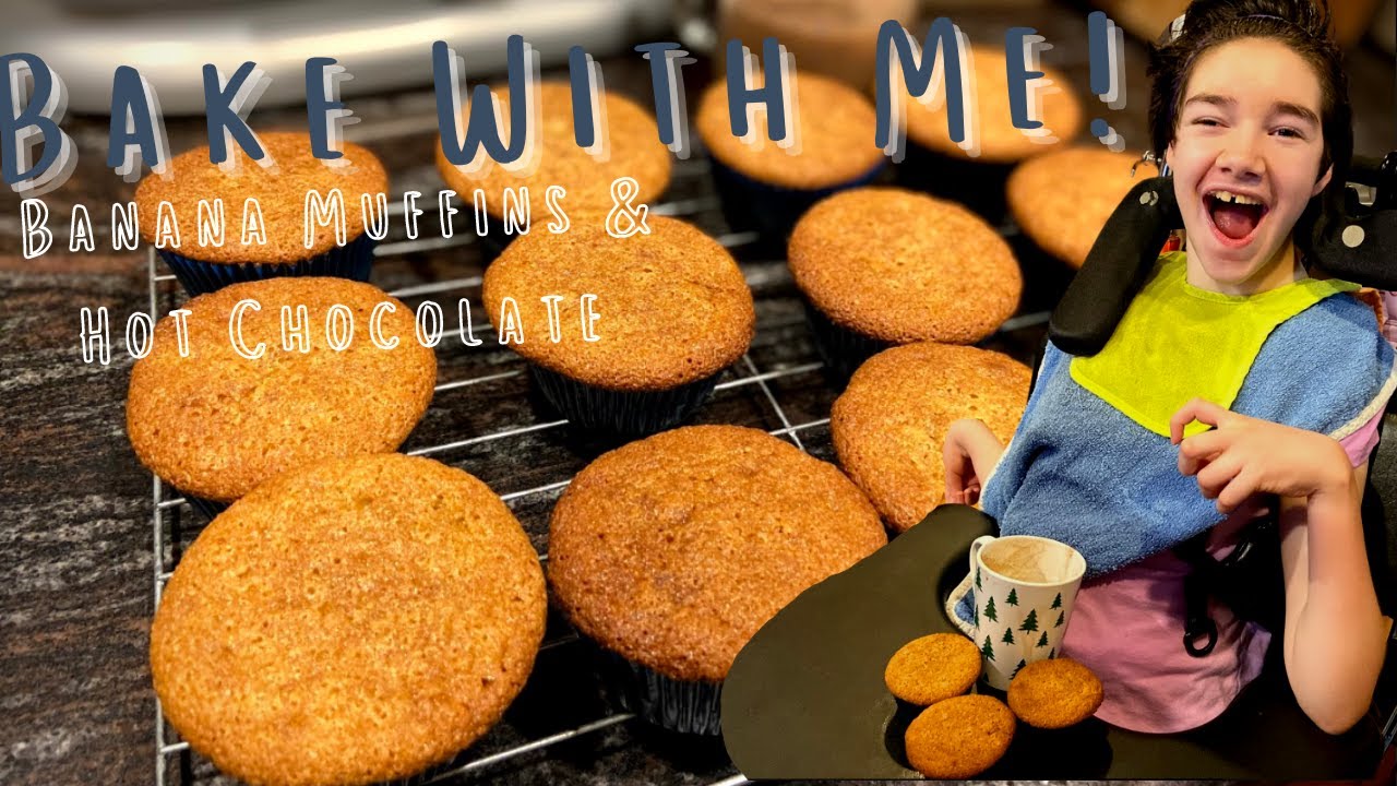 BAKING MY SPECIAL BANANA MUFFINS! (& HOT CHOCOLATE) | 2020 Disability Vlog  || Melissa K Plays