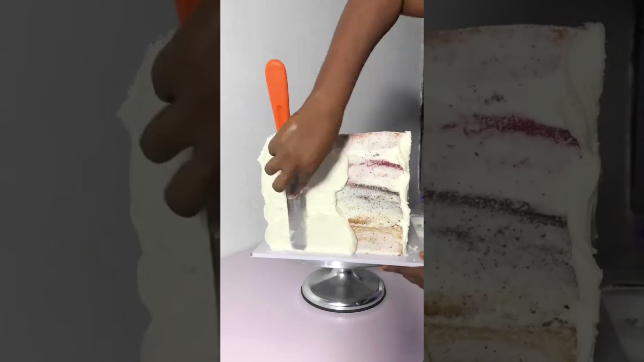 How to cover a square cake with buttercream