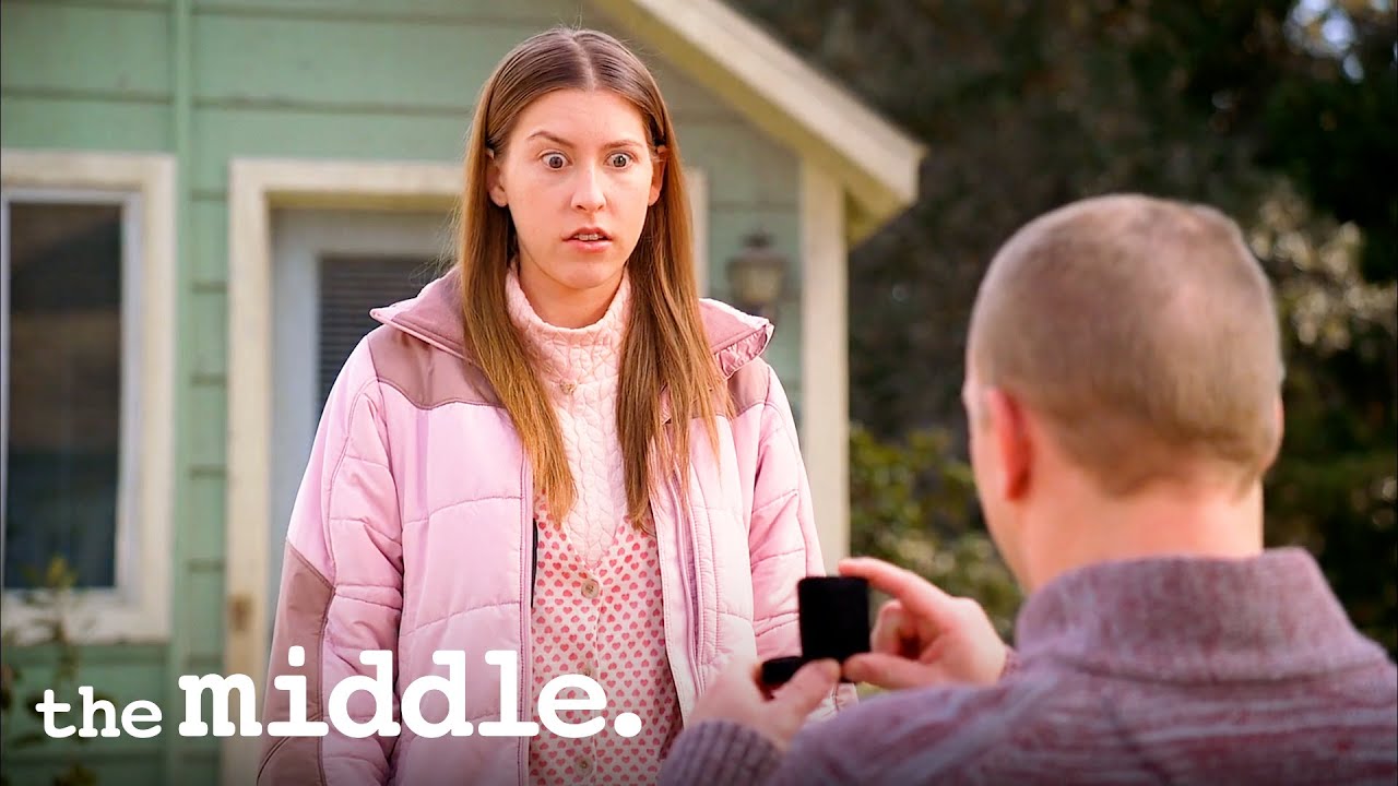Darrin Proposes to Sue | The Middle