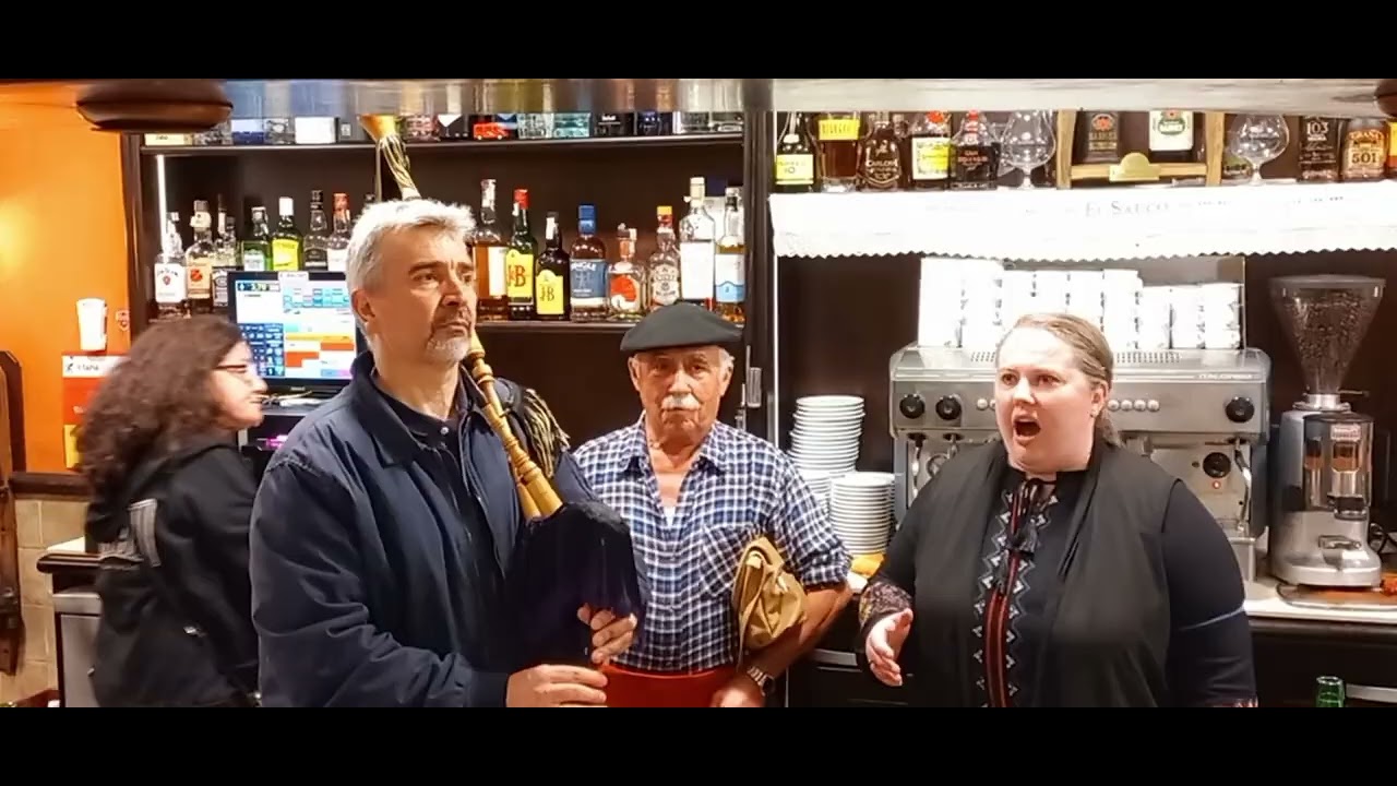 De folixa per Xixón - "Hay una linia trazada", Lorena y Víctor  "Popi"