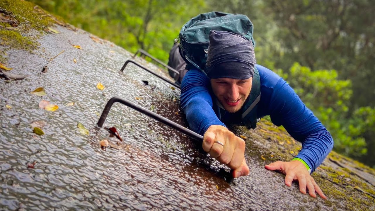 PICO MARUMBI - ENCAREI a MONTANHA mais TÉCNICA do Brasil na chuva.