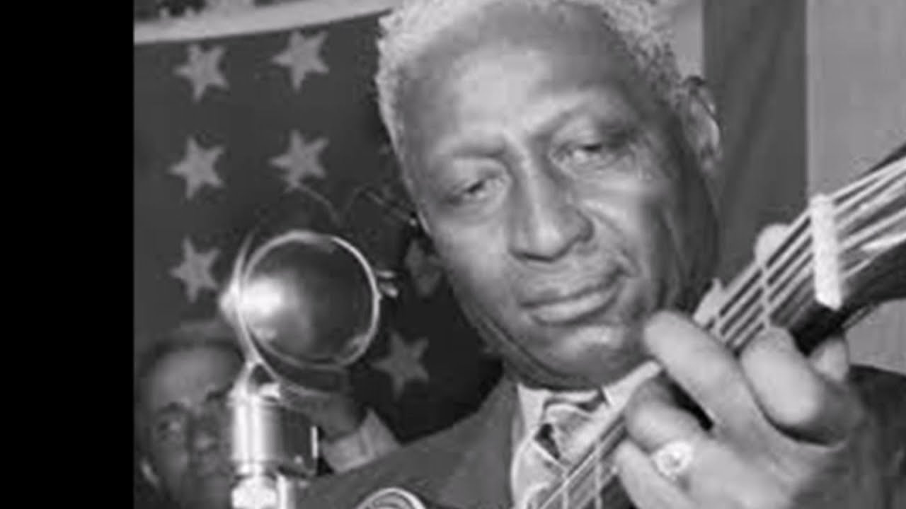 Leadbelly-Fannin' Street (Mister Tom Hughes Town)