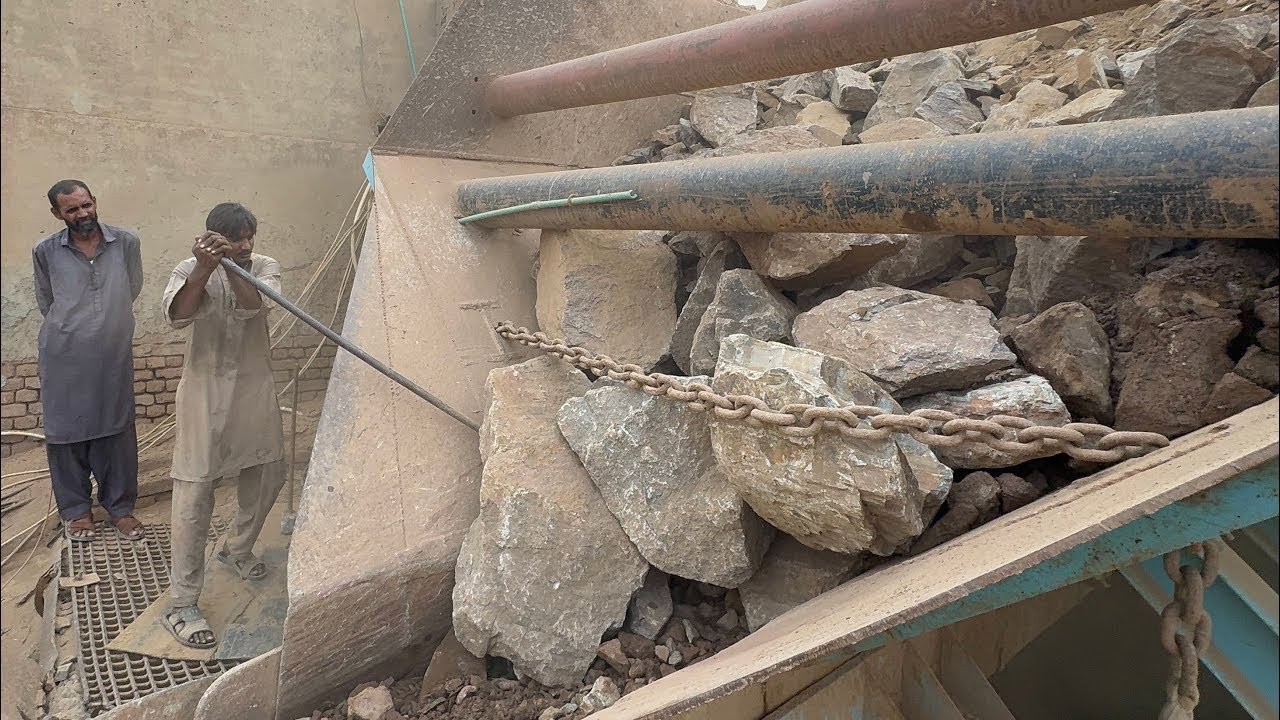 “Extreme Stone Crushing 💥 Giant Rocks Smashed by Powerful Crusher Machine!”#rockcrushing