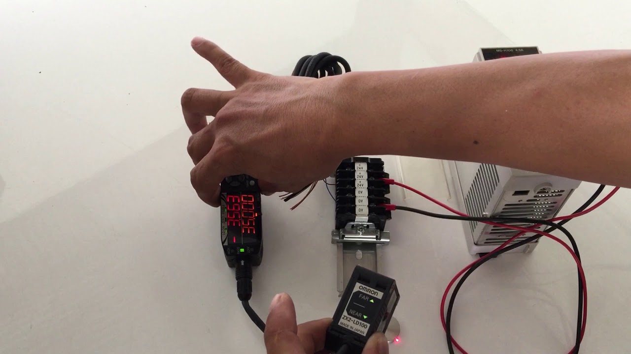 #MRPshop  Test : CMOS Laser Sensor Model : ZX2-LDA  Brand: Keyence
