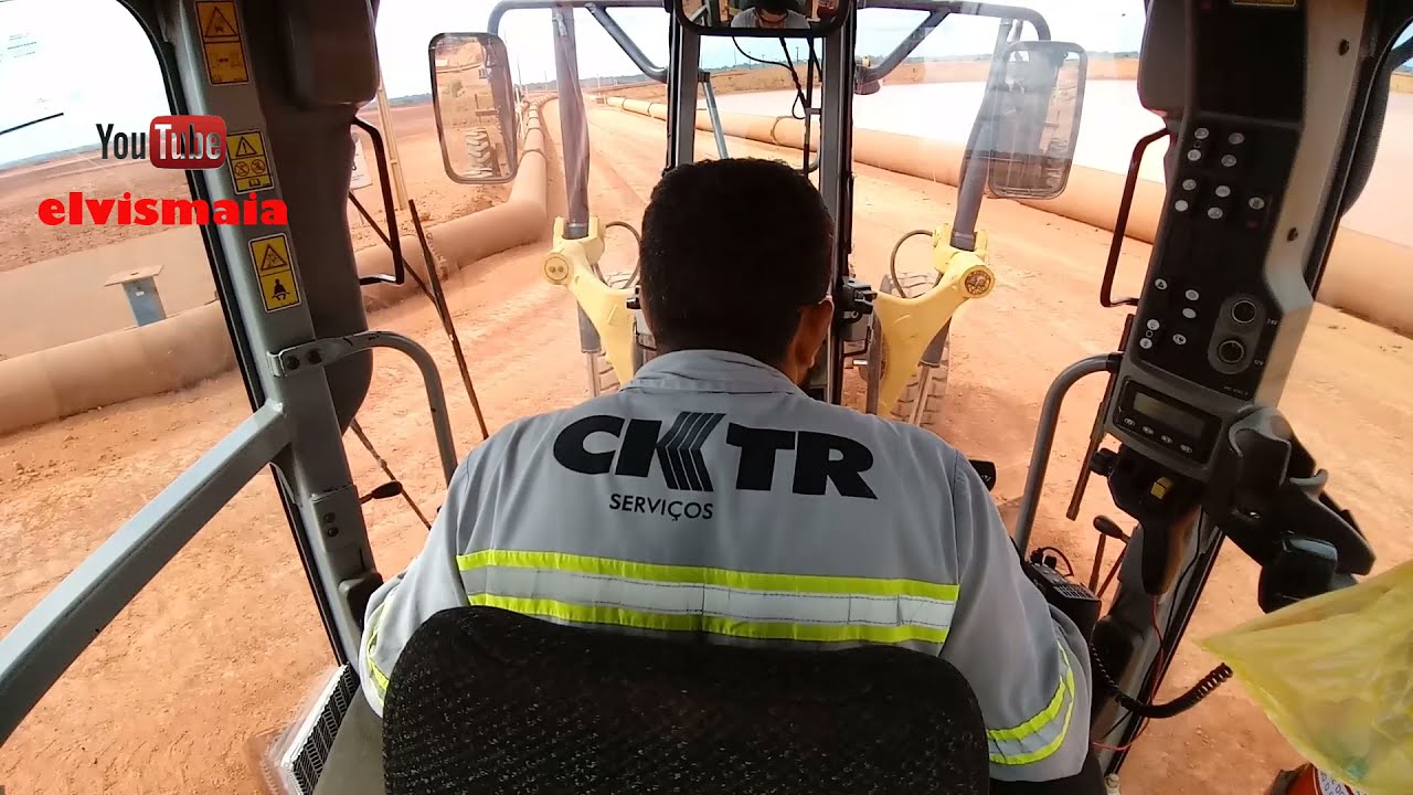 Operações e dicas de como operar a motoniveladora 140 M.