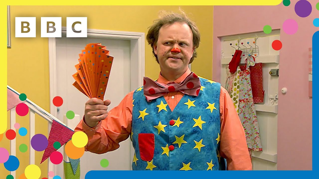 Mr Tumble tries to cool down 🕶️ | Mr Tumble and Friends