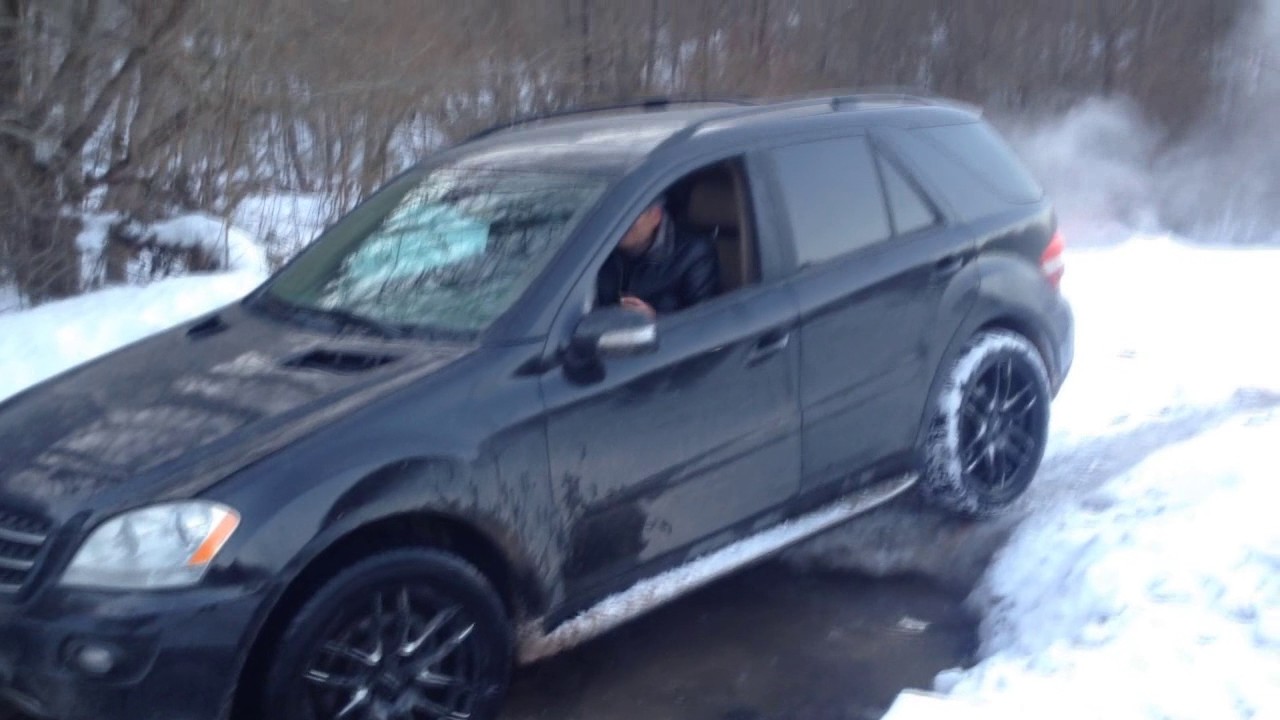 Mercedes Benz ML350 off road snow and water