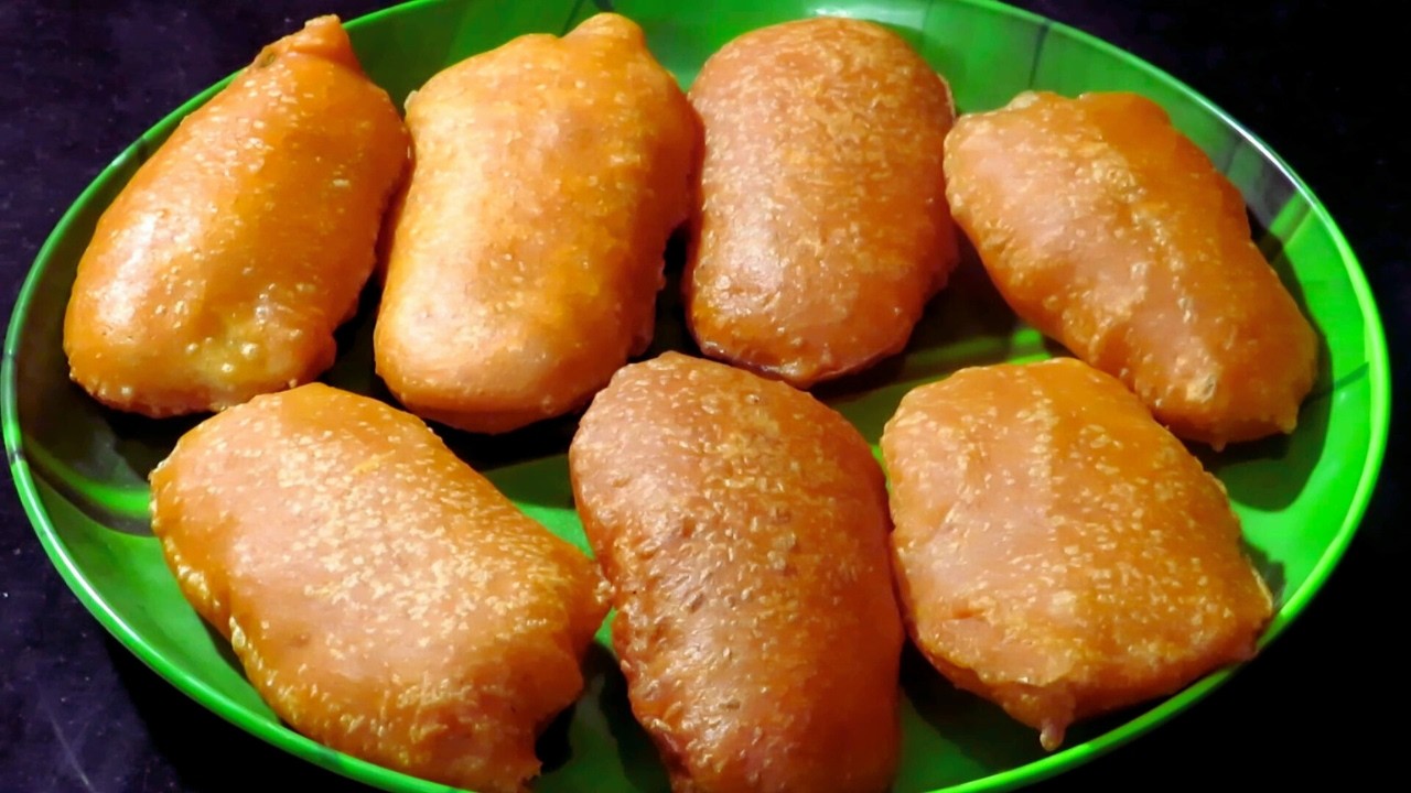 மூன்று மணி நேரம் ஆனாலும் உப்பி இருக்கும்  டீக்கடை வாழைக்காய் பஜ்ஜி| BAJJI RECIPE |Vazhaikkai bajji