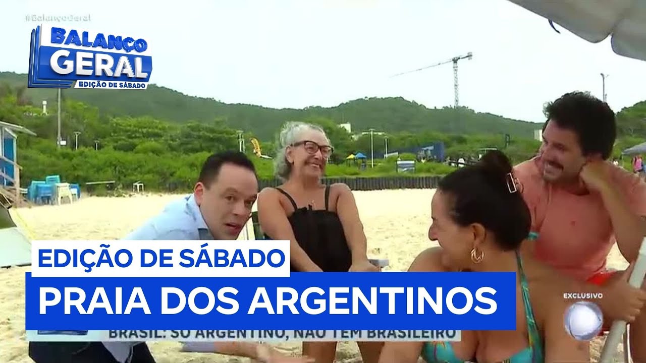 Argentinos dominam praia em Florianópolis e fincam até a bandeira do país na areia