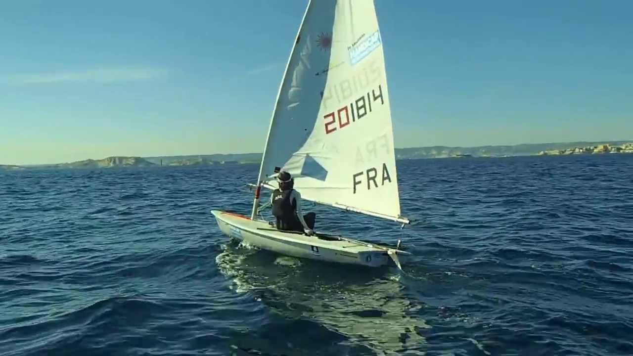 la leçon de voile d'Eliot Merceron au près par petit temps.